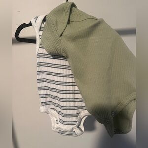 Rachel Zoe Green and Striped Ribbed Baby Onesie Set (2)